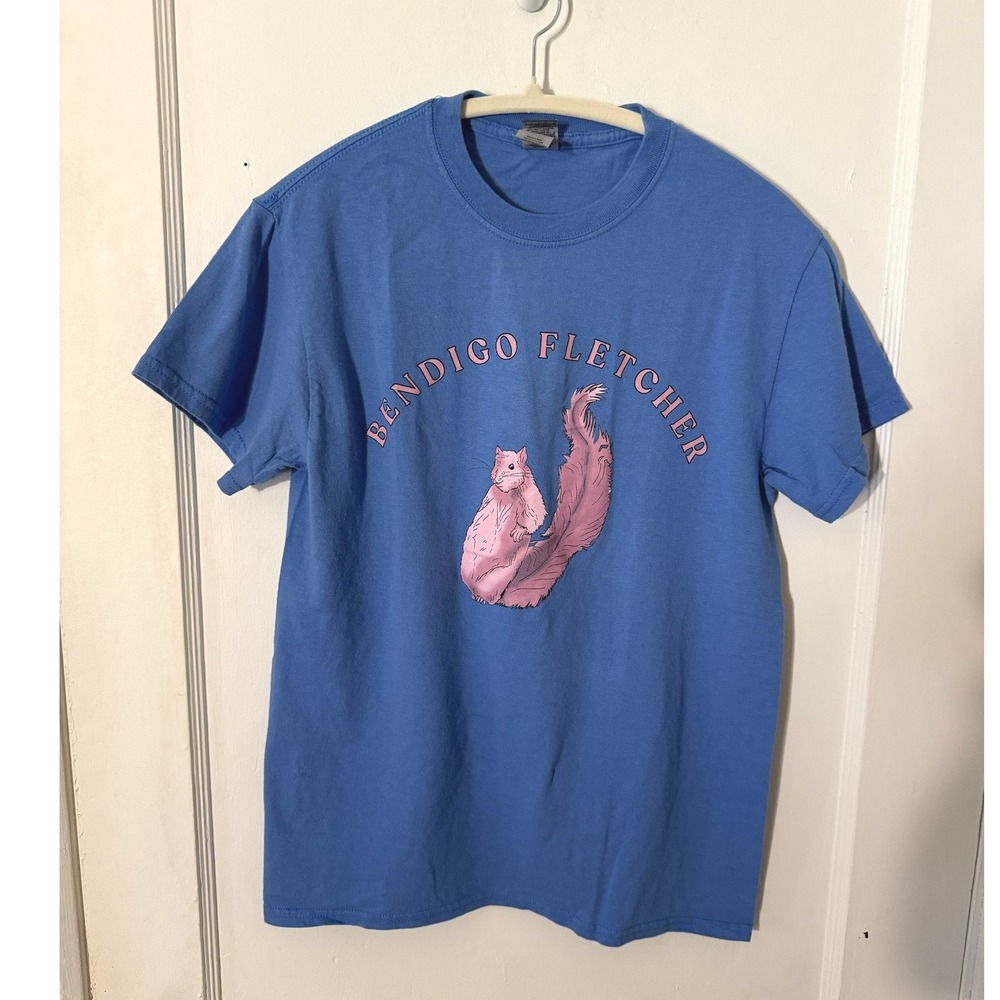 Bendigo Fletcher Band Graphic T-Shirt Blue Pink Squirrel Gildan Small